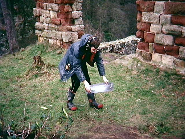 Alan Robinson using the receiver on the surface (Peter Eggleston)