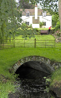 View from the branch canal of the tunnel portal with 'Incline Cottages' in the background. (Kelvin Lake)