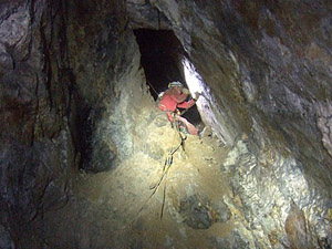 Looking up the stope to Andy Kennelly cutting pockets for timbers in the hanging wall. (Andy Kennelly)