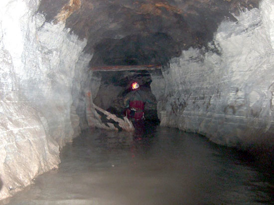Tunnel to Old Shaft, &copy; Andy Kennelly